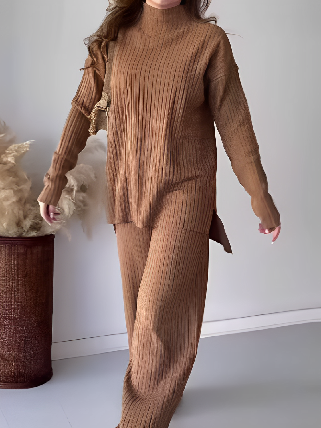 Conjunto Feminino de Tricô Canelado com Suéter Mullet Gola Alta e Calça Pantalona - Grace
