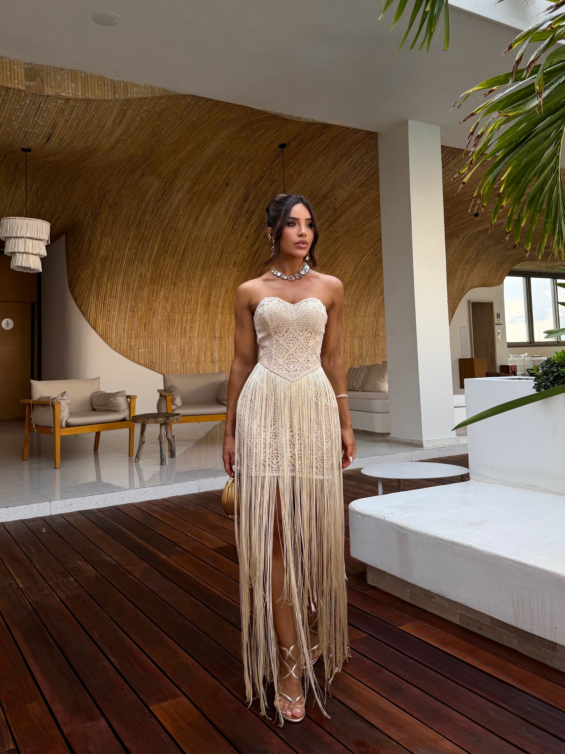 Vestido Marenne – Design Artesanal em Tricô com Franjas