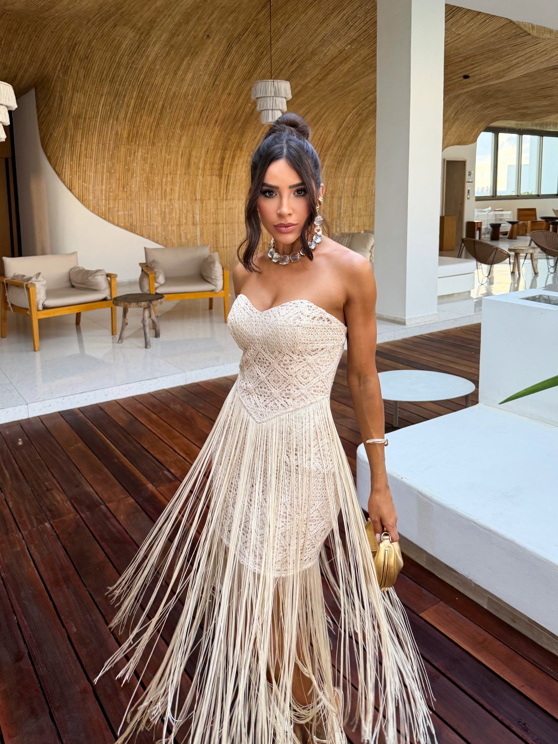 Vestido Marenne – Design Artesanal em Tricô com Franjas
