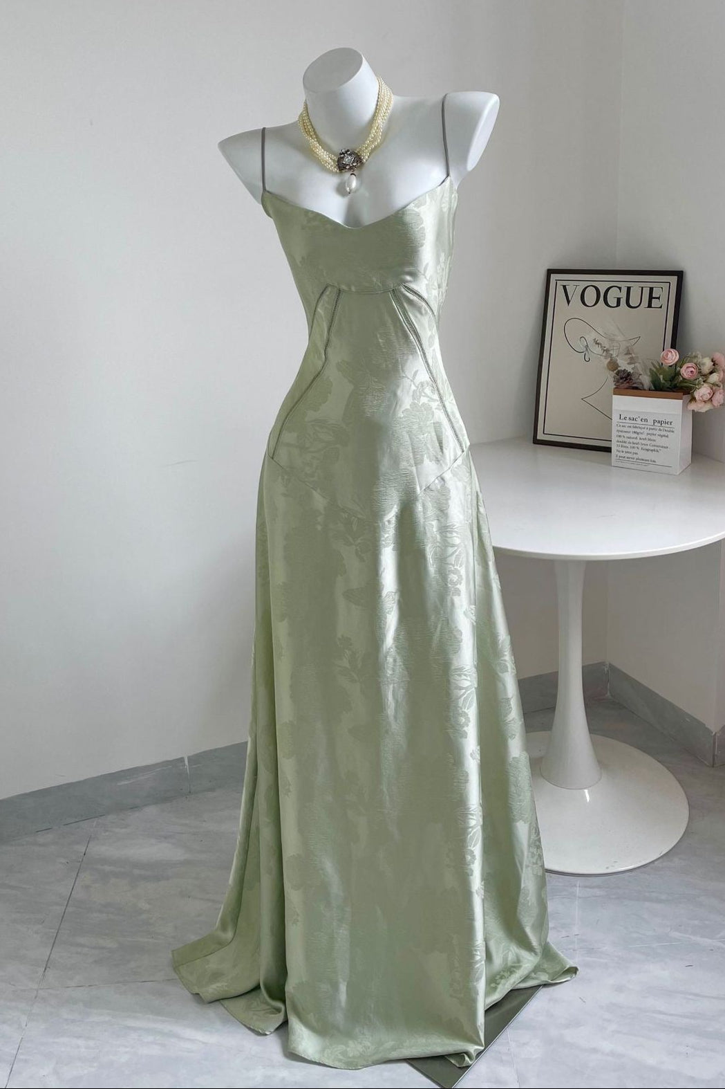 Vestido Longo Elegante com Costas Abertas e Amarração - Flor