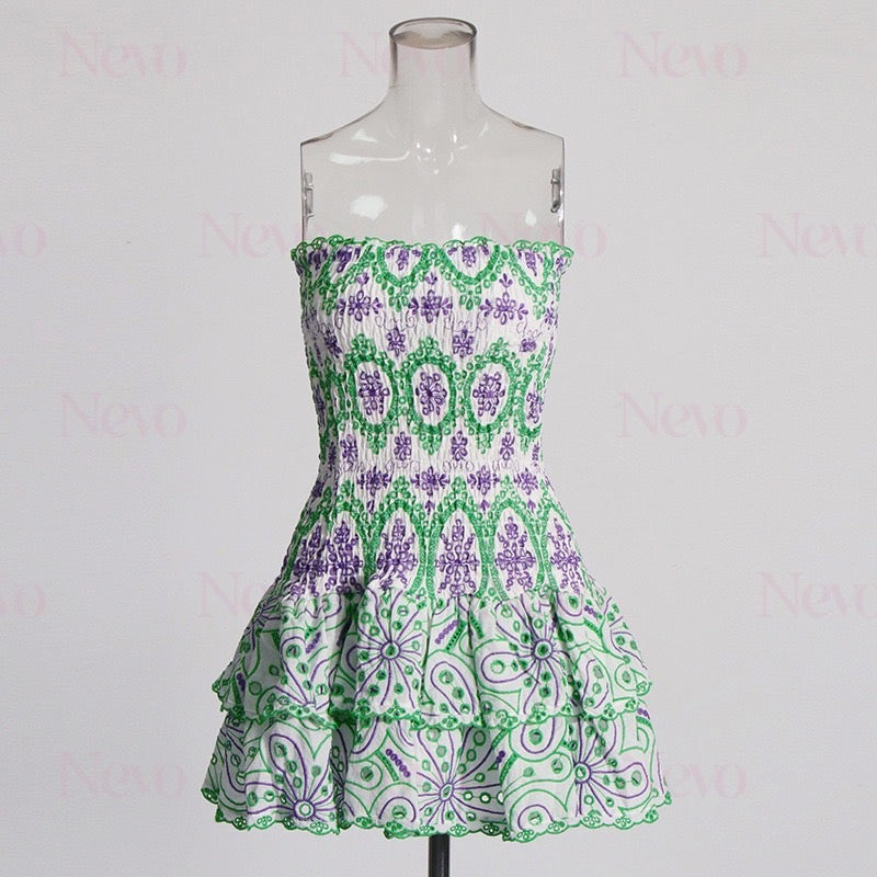 Vestido Mini Tomara que Caia com Babados e Bordado de Margaridas