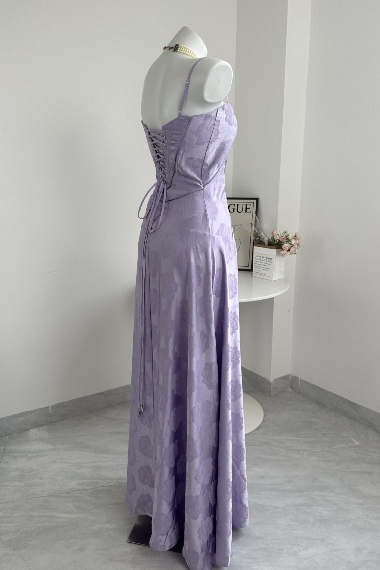 Vestido Longo Elegante com Costas Abertas e Amarração - Flor
