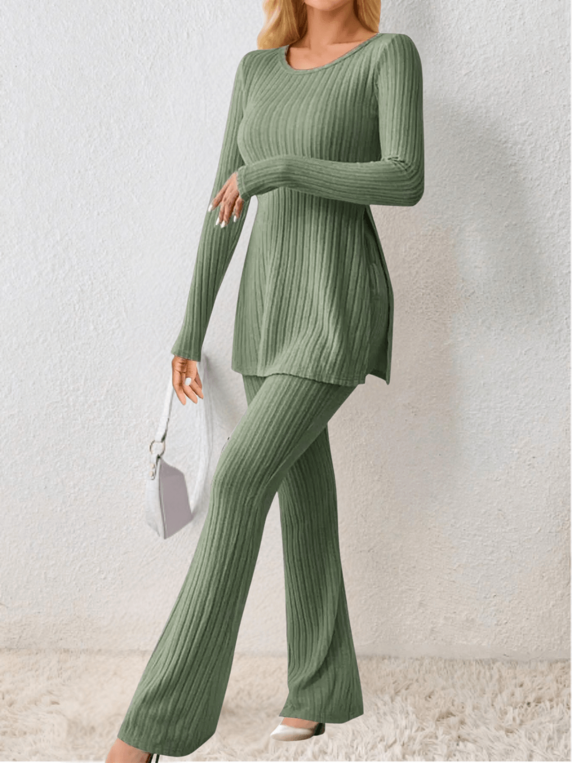 Conjunto Feminino em Tricô Canelado com Blusa Mullet Manga Longa com Fendas Laterais e Calça Flare com Cintura Alta Elástica - Sabrina