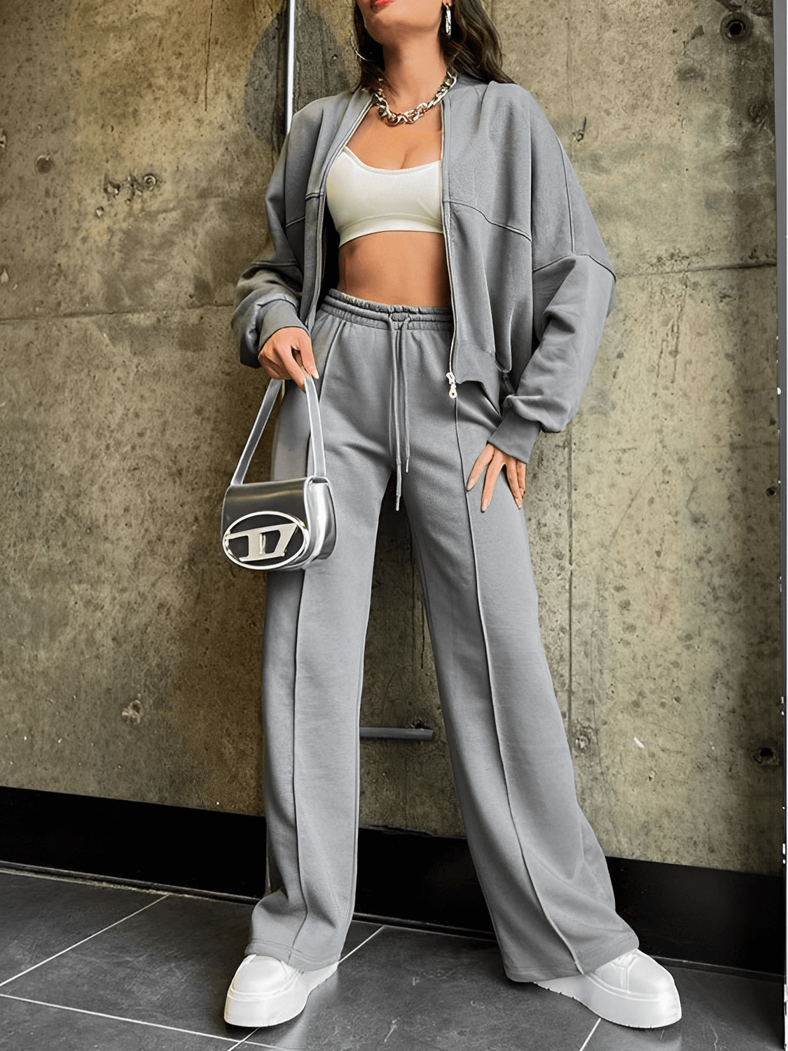 Conjunto Feminino com Jaqueta de Zíper e Calça Reta com Bolsos - Bruna