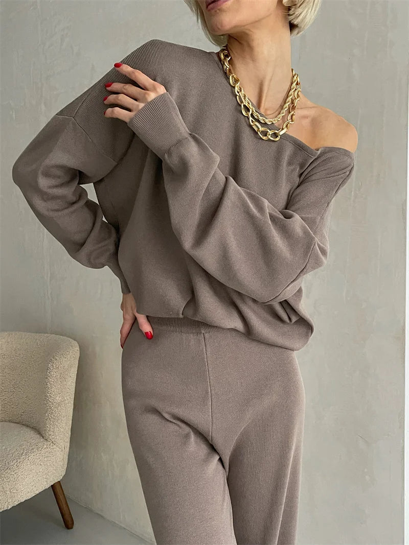 Conjunto Feminino de Blusa com Fechamento Trespassado e Calça Flare Cintura Alta - Amelia