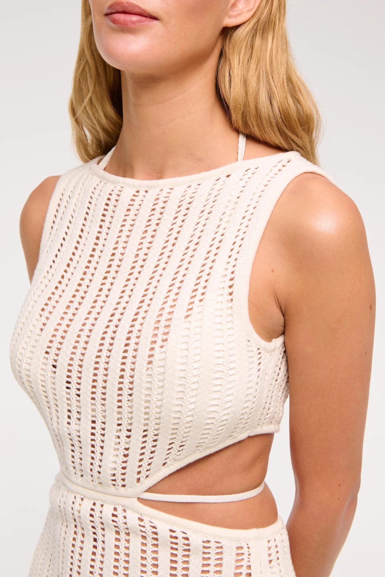 Saída de Praia Longa em Crochê com Recortes e Amarração