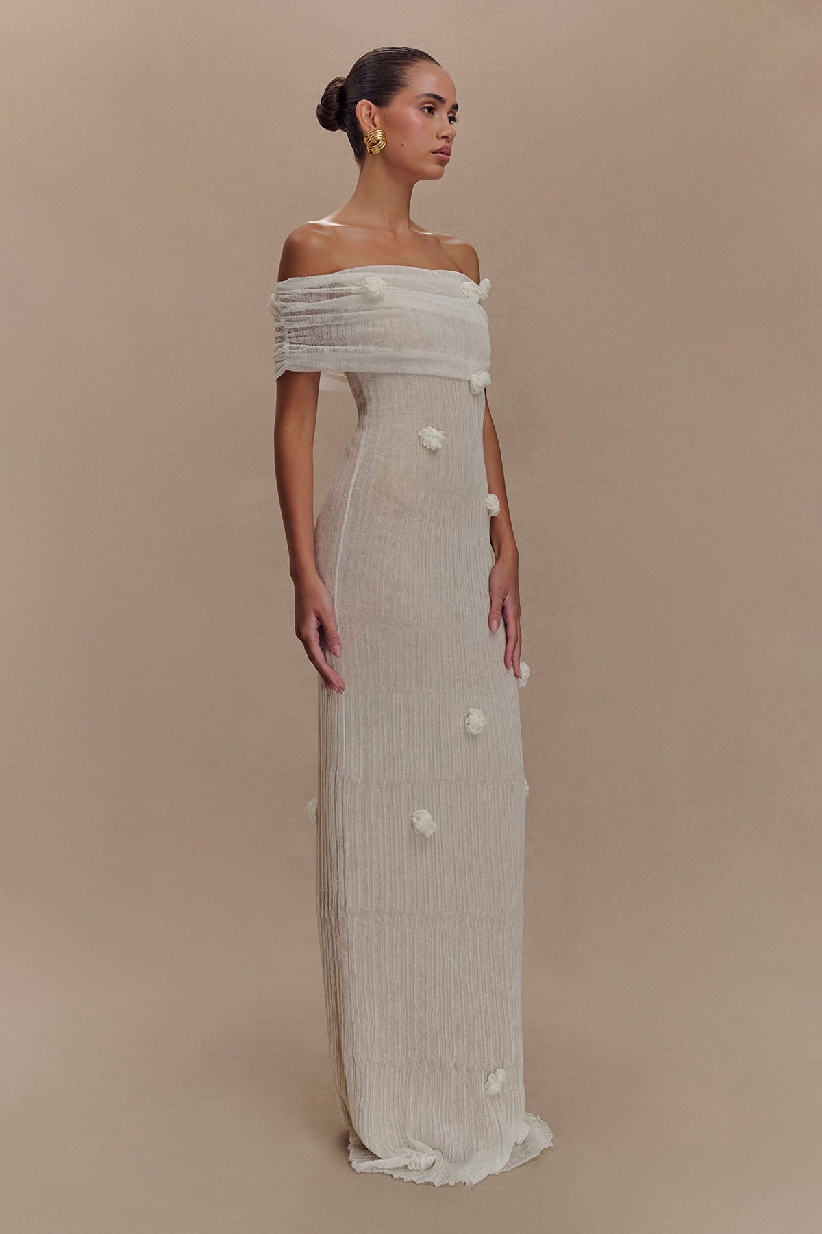 Vestido Longo Tricot Sereia Verde Claro Ombro a Ombro com Aplicações de Orquídeas