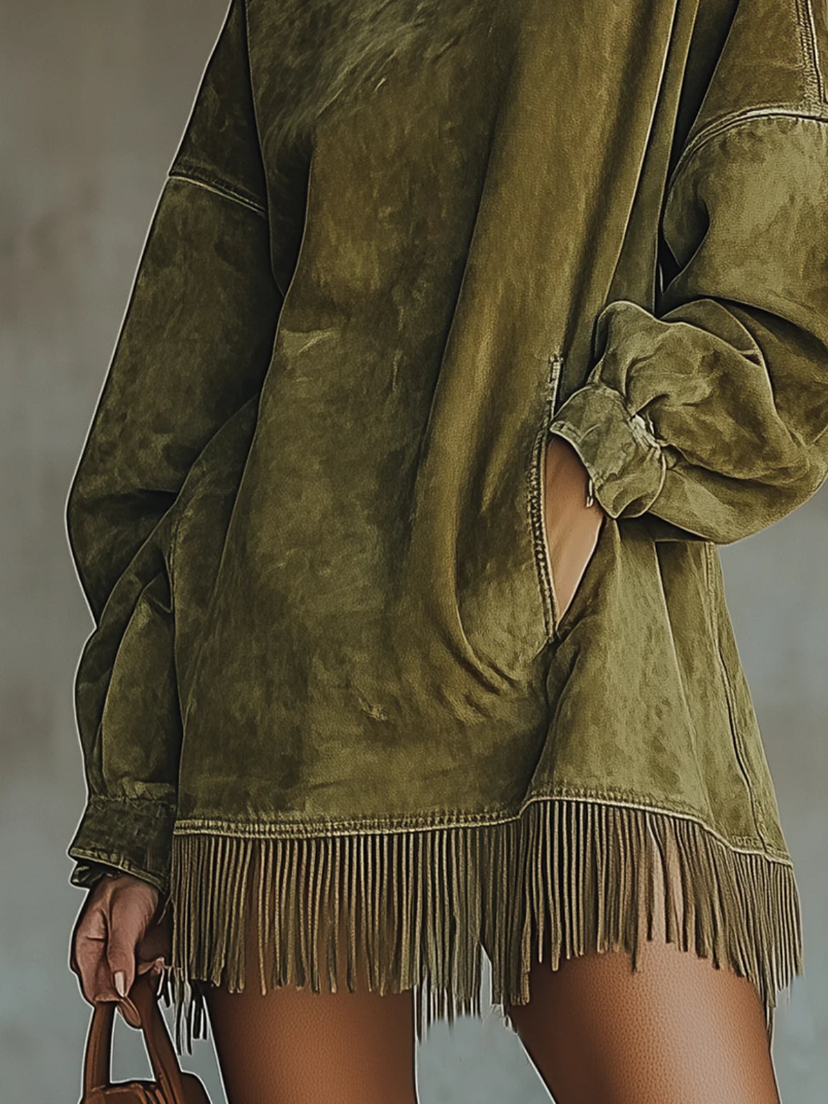 Vestido Gola Alta em Suede Sintético com Barra de Franjas