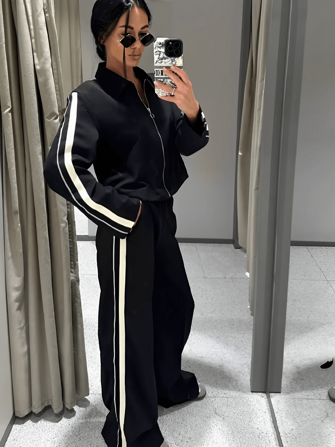 Conjunto Feminino Casual Esportivo com Jaqueta de Zíper e Calça com Listras Brancas Laterais – Fernanda