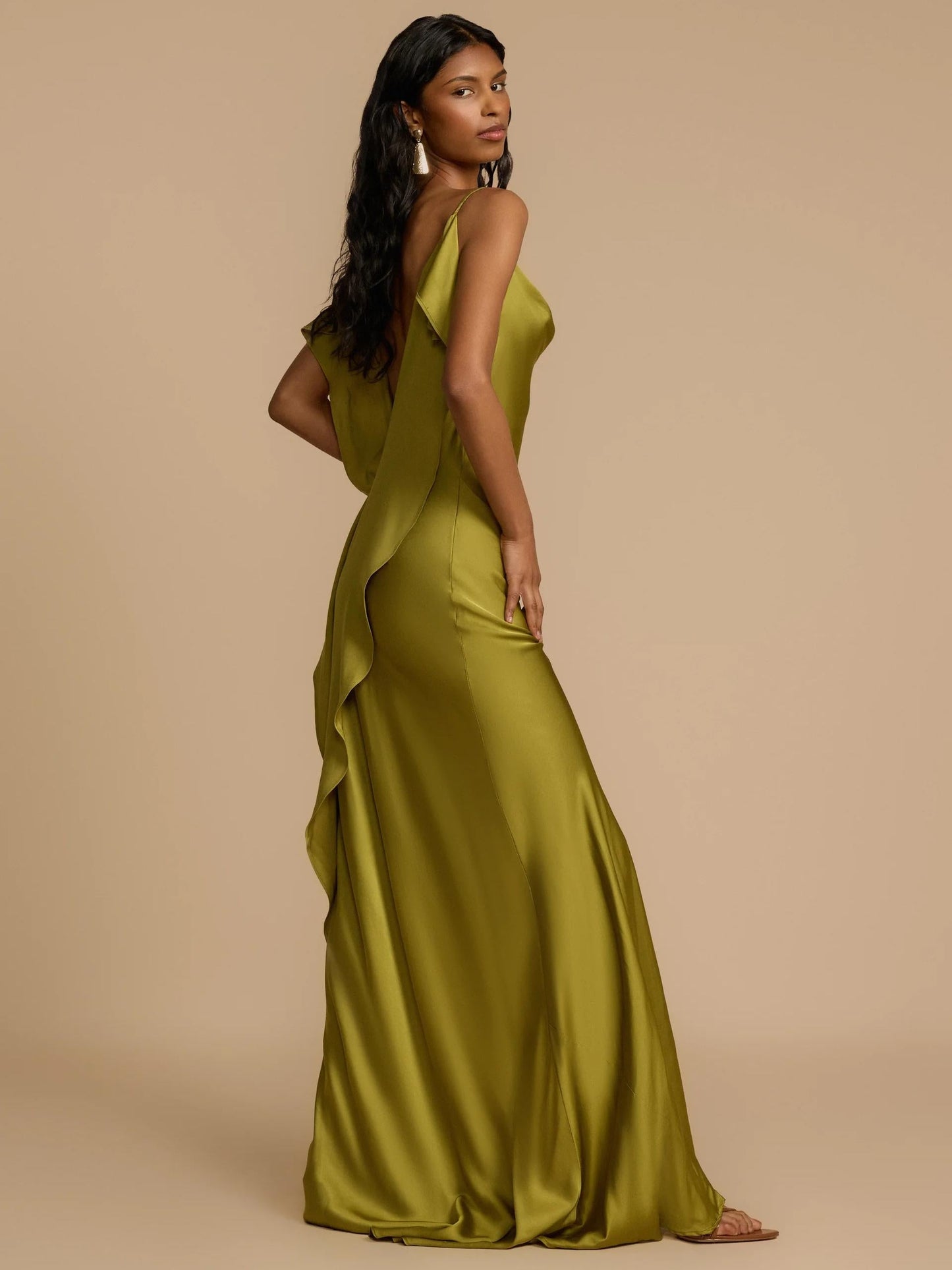 Vestido Longo de Cetim Elegante com Fenda Lateral