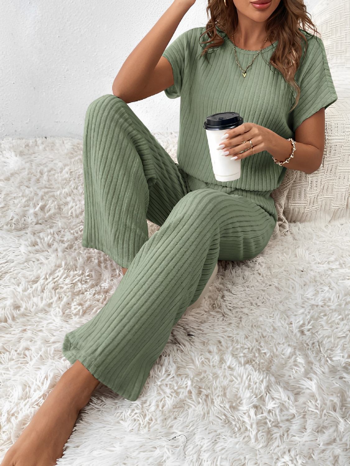 Conjunto Feminino Longo de Malha Canelada com  Blusa  Manga Morcego  e Calça Pantalona– Maite