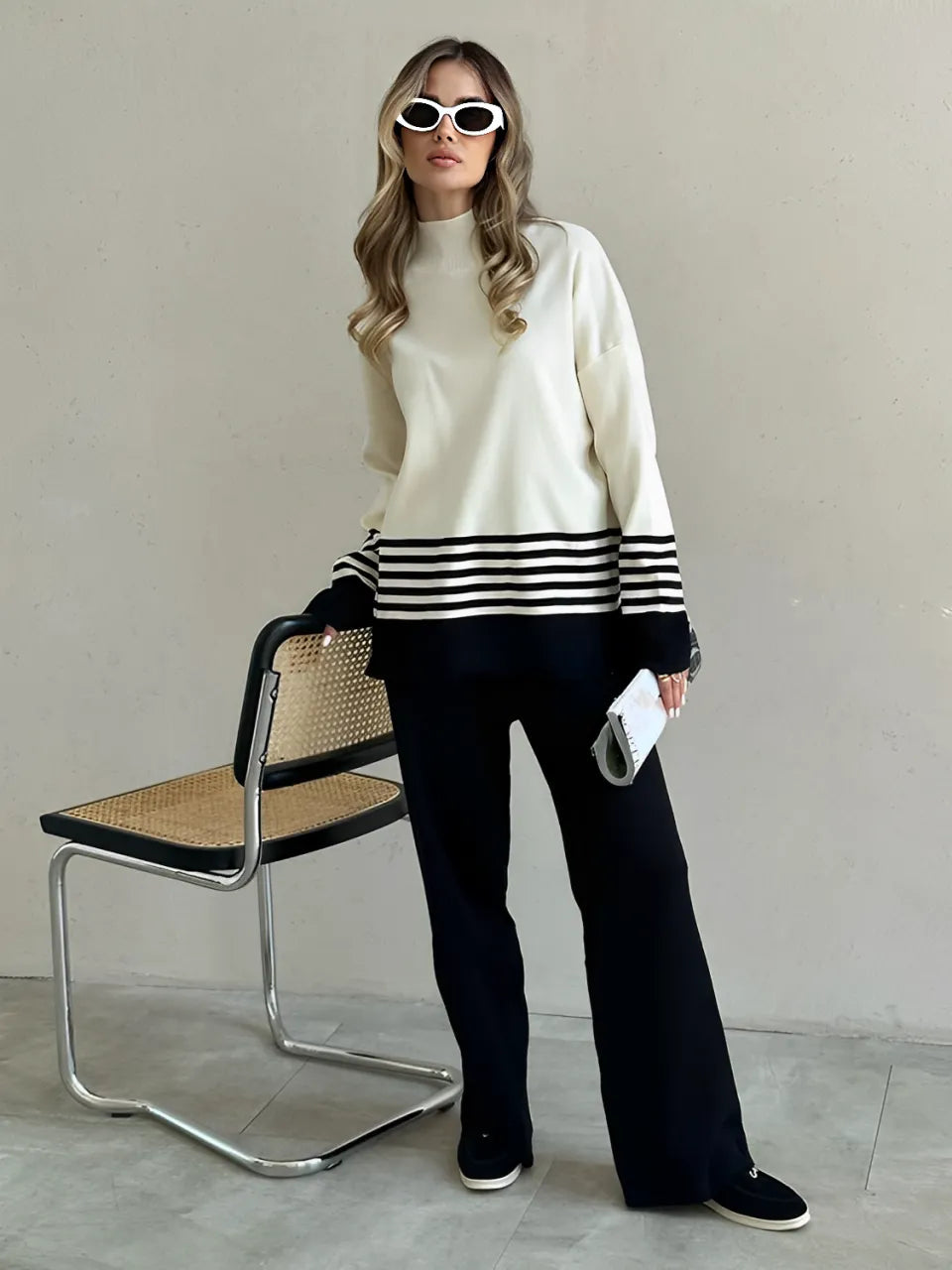 Conjunto Feminino com Suéter Listrado de Gola Alta e Calça de Cintura Alta - July