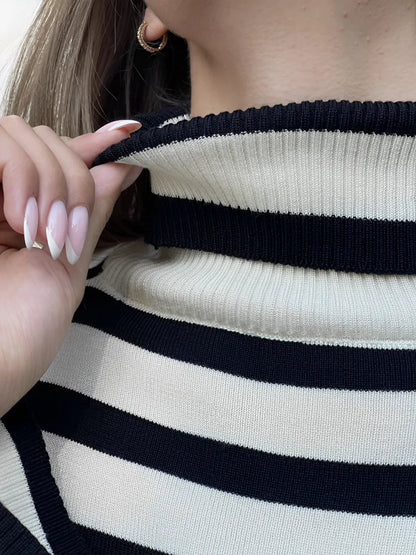 Conjunto Feminino de Tricô com Suéter de Gola Alta Listrado e Calça Confortável - Tarcila