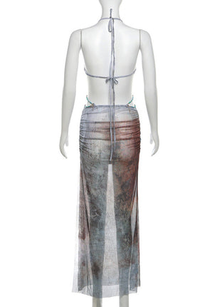 Vestido Longo de Tule com Decote Halter e Acabamento em Conchas