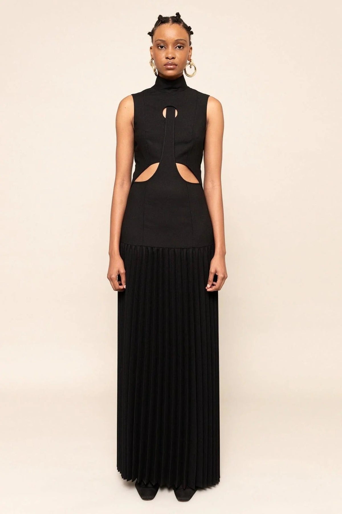 Vestido Longo Plissado com Recortes Cutout Preto