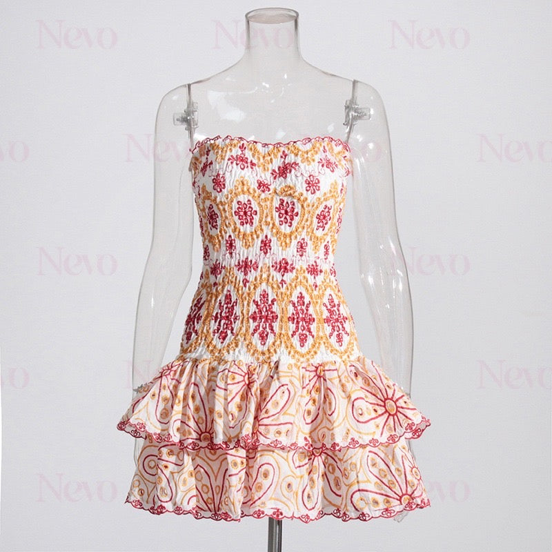 Vestido Mini Tomara que Caia com Babados e Bordado de Margaridas