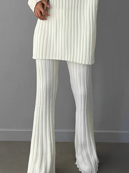 Conjunto Feminino de Tricô Canelado com Suéter de Gola Alta e Calça Flare de Cintura Alta - Luna