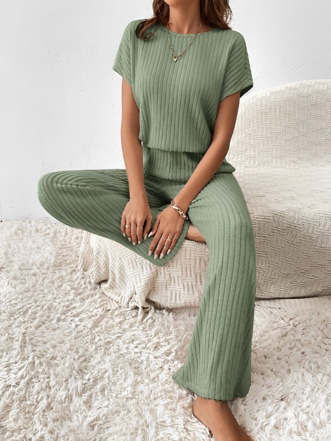 Conjunto Feminino Longo de Malha Canelada com  Blusa  Manga Morcego  e Calça Pantalona– Maite