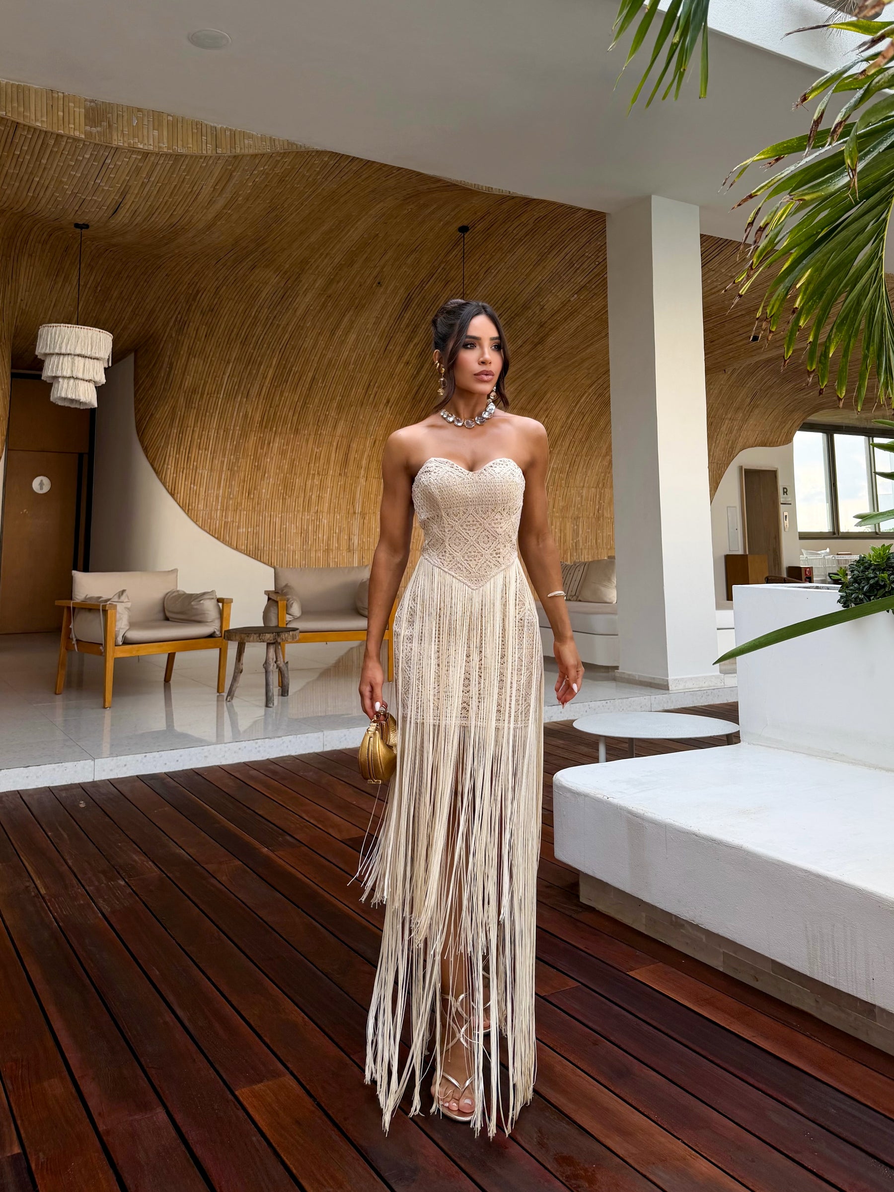 Vestido Marenne – Design Artesanal em Tricô com Franjas