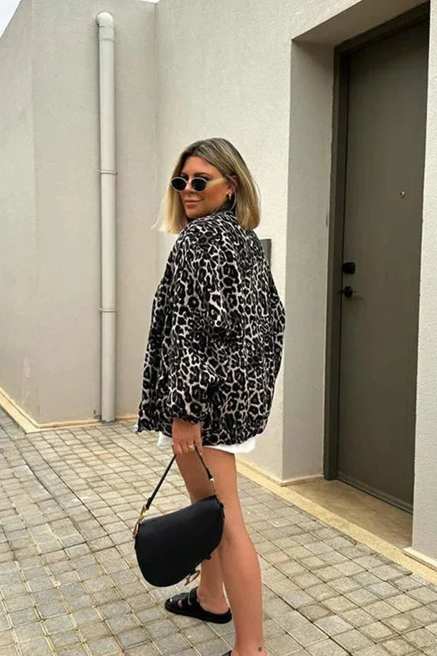 Jaqueta Estilo Retrô com Estampa de Leopardo