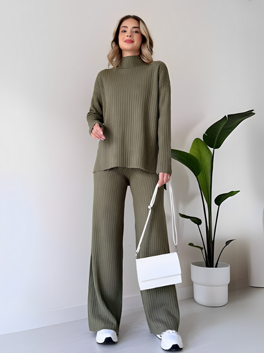 Conjunto Feminino de Tricô Canelado com Suéter Mullet Gola Alta e Calça Pantalona - Grace
