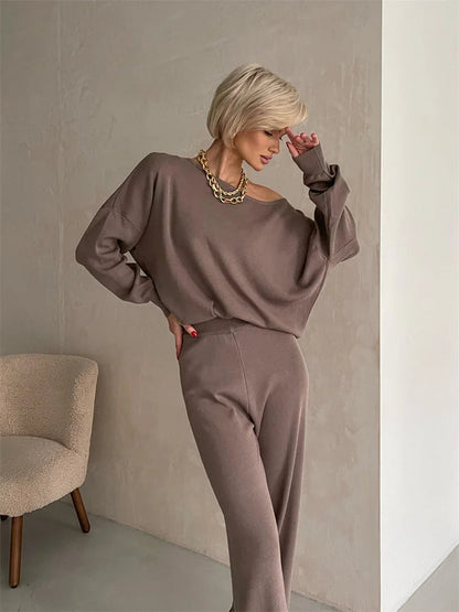 Conjunto Feminino de Blusa com Fechamento Trespassado e Calça Flare Cintura Alta - Amelia