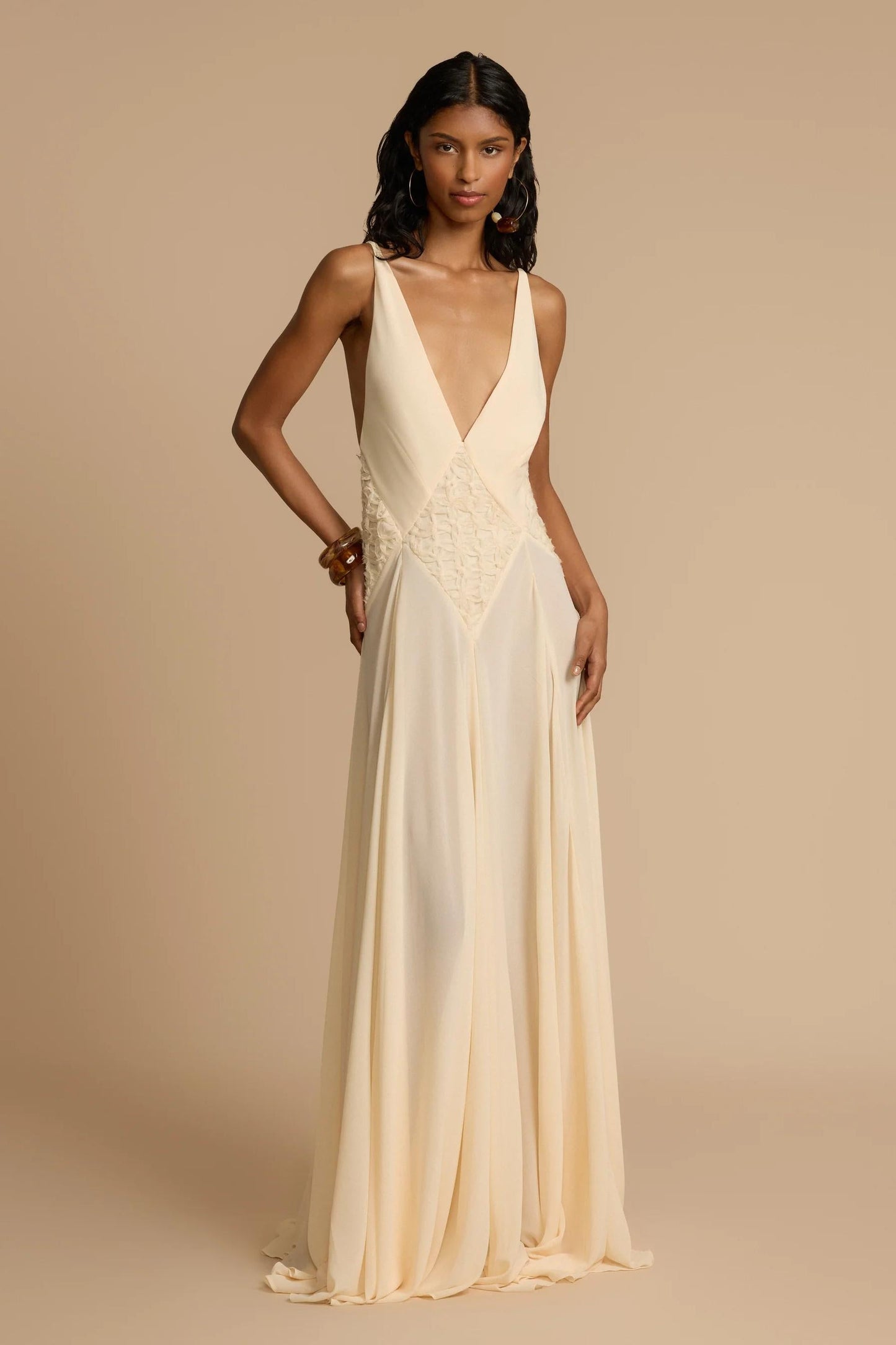 Vestido Lavinia Maxi – Decote Profundo Elegante
