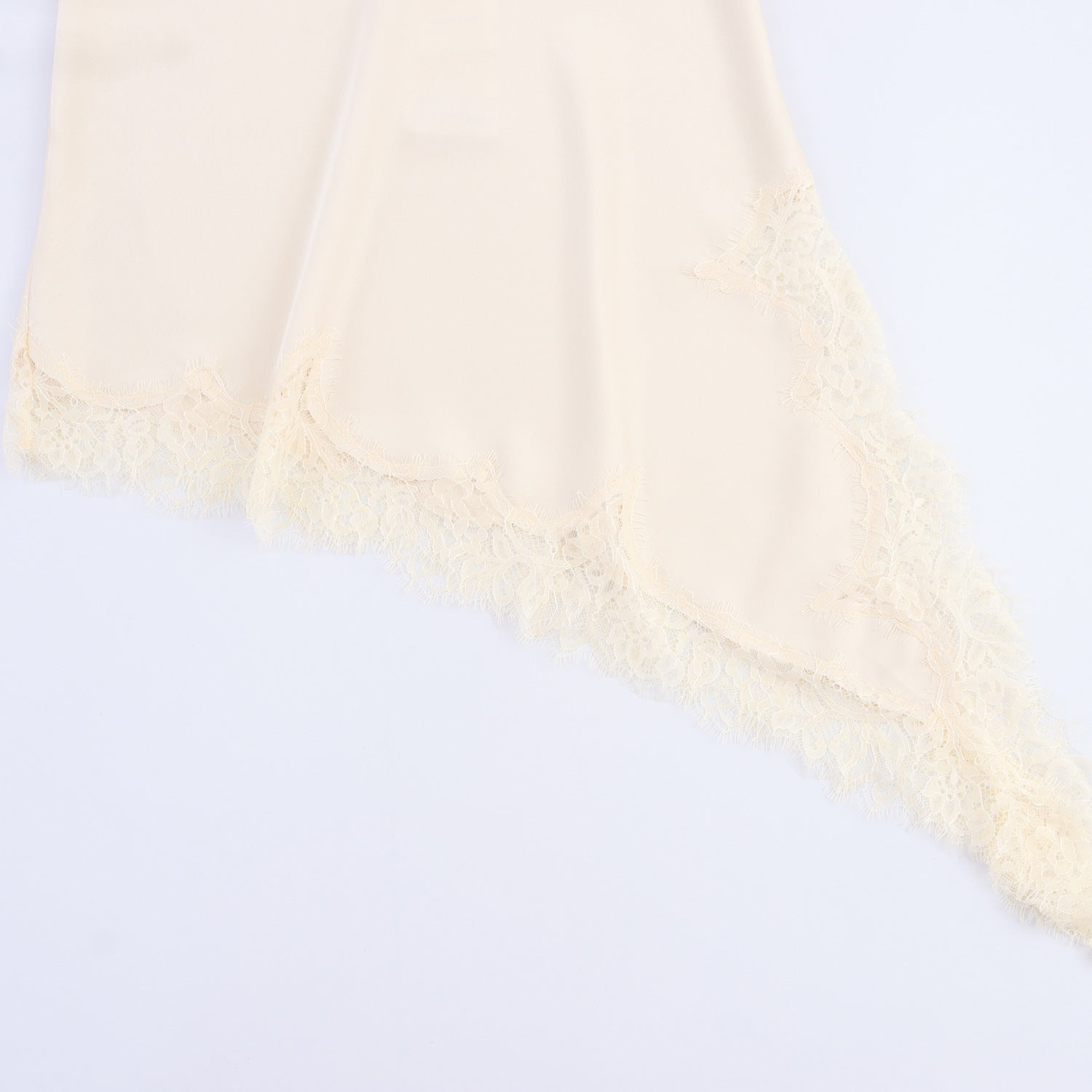 Vestido Lumière Satin – Encanto em Renda