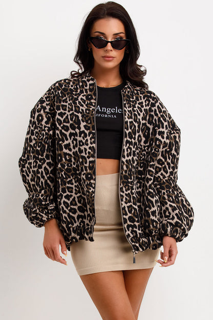 Jaqueta Estilo Retrô com Estampa de Leopardo