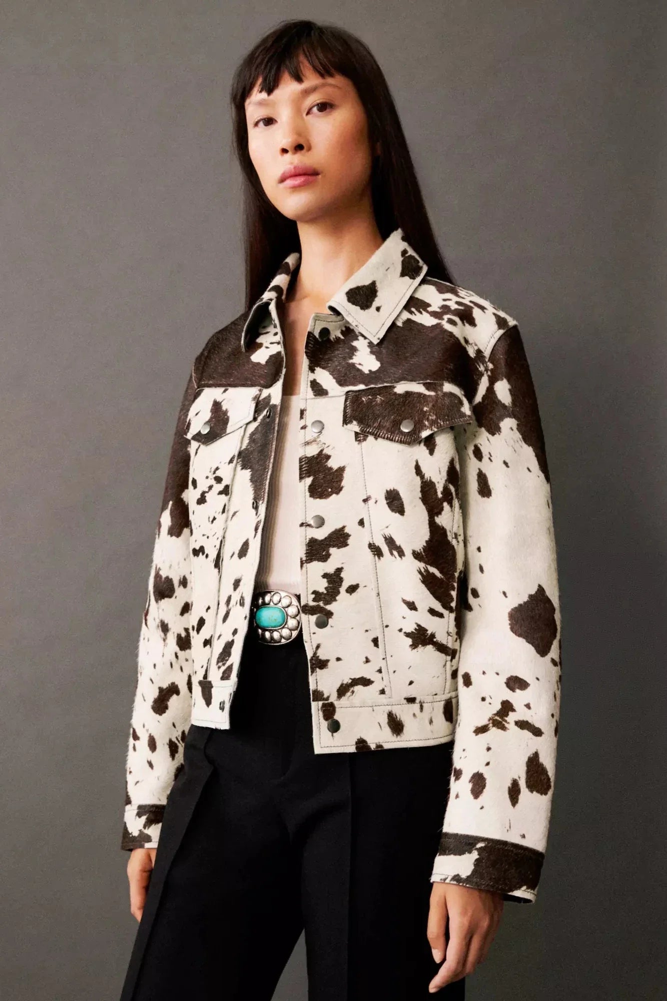 Jaqueta Estilo Camisa em Pelúcia com Estampa de Vaca