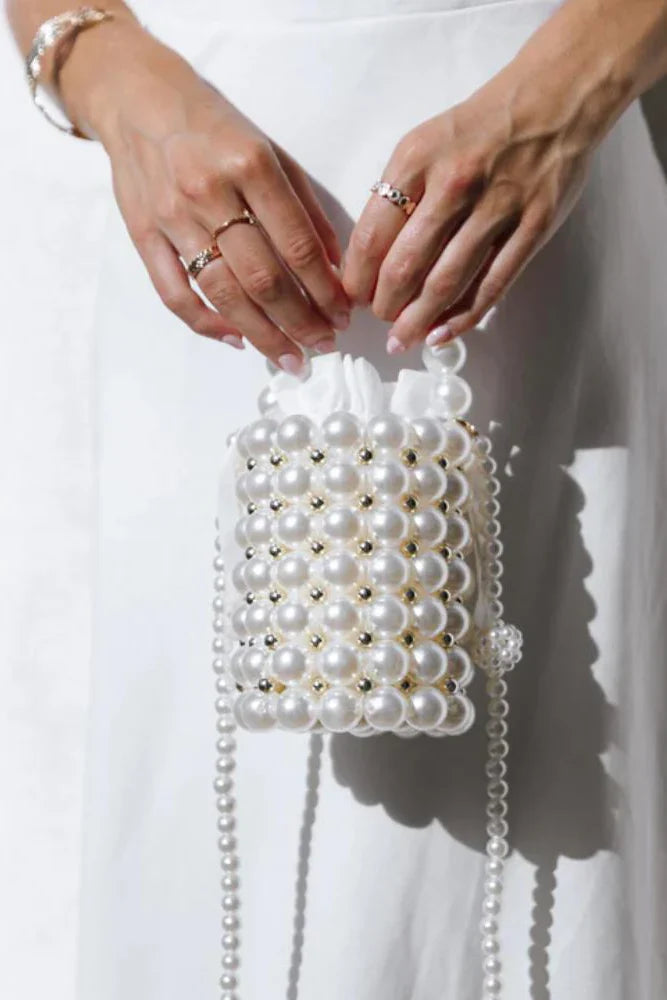 Bolsa Renate Modelo Saco com Detalhes em Pérolas