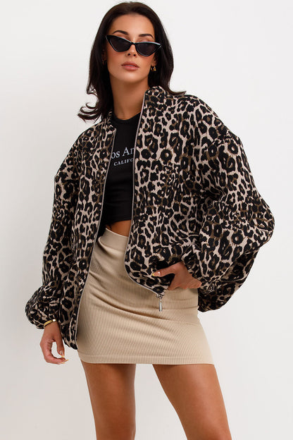 Jaqueta Estilo Retrô com Estampa de Leopardo