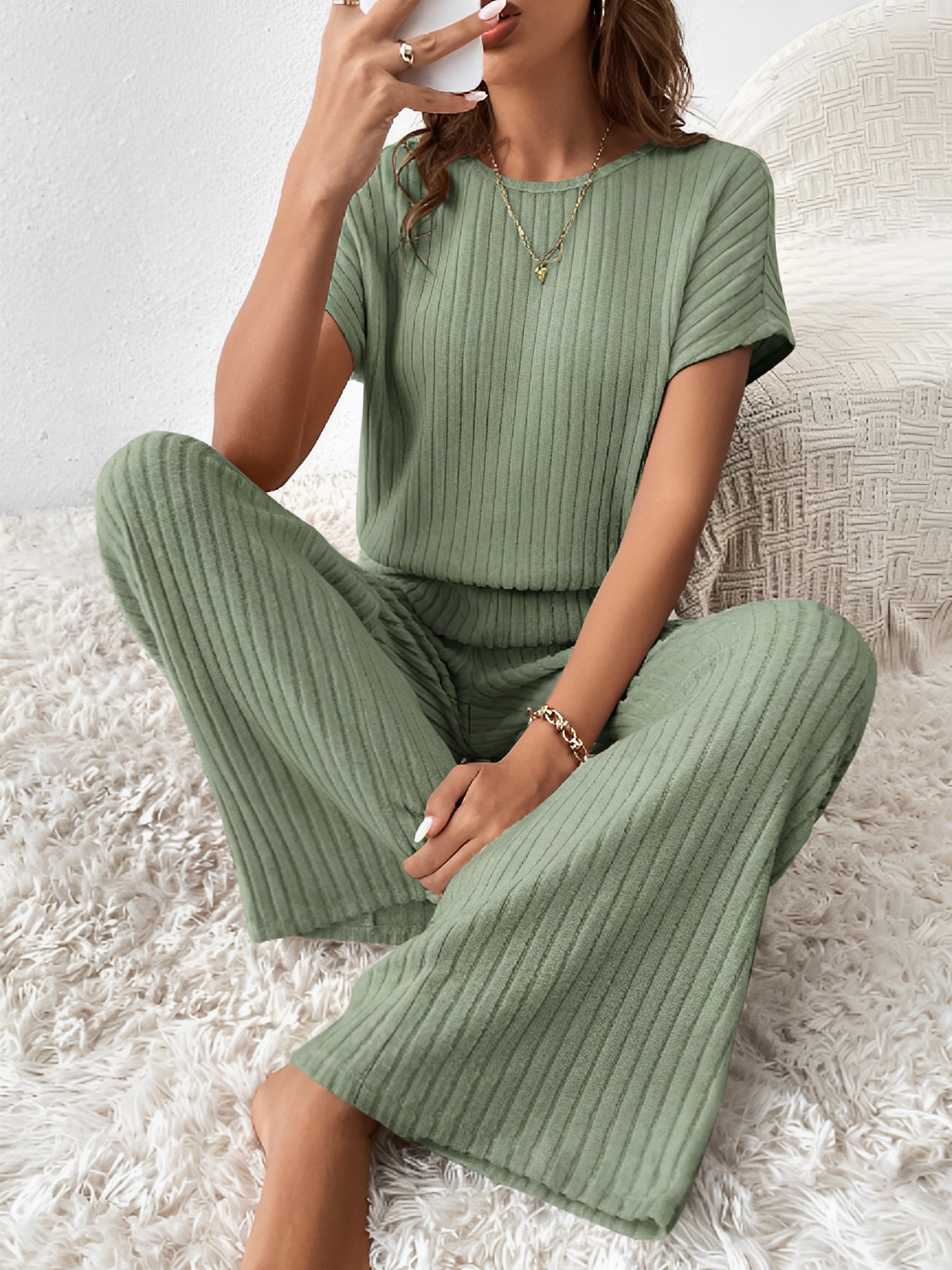 Conjunto Feminino Longo de Malha Canelada com  Blusa  Manga Morcego  e Calça Pantalona– Maite
