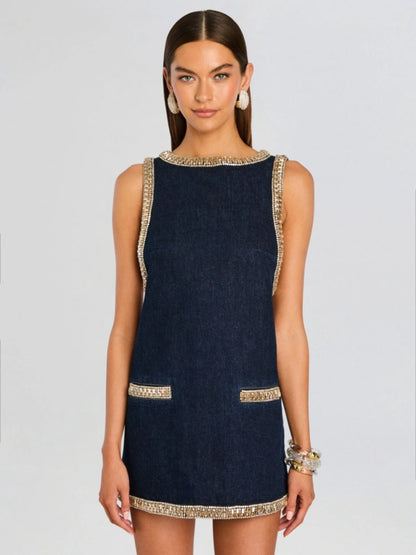Vestido Curto Jeans Azul-Marinho com Pedrarias e Corte Reto - Mayara