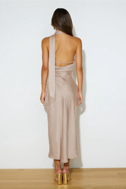 Vestido Midi Nad em Cetim com Decote Halter Drapeado