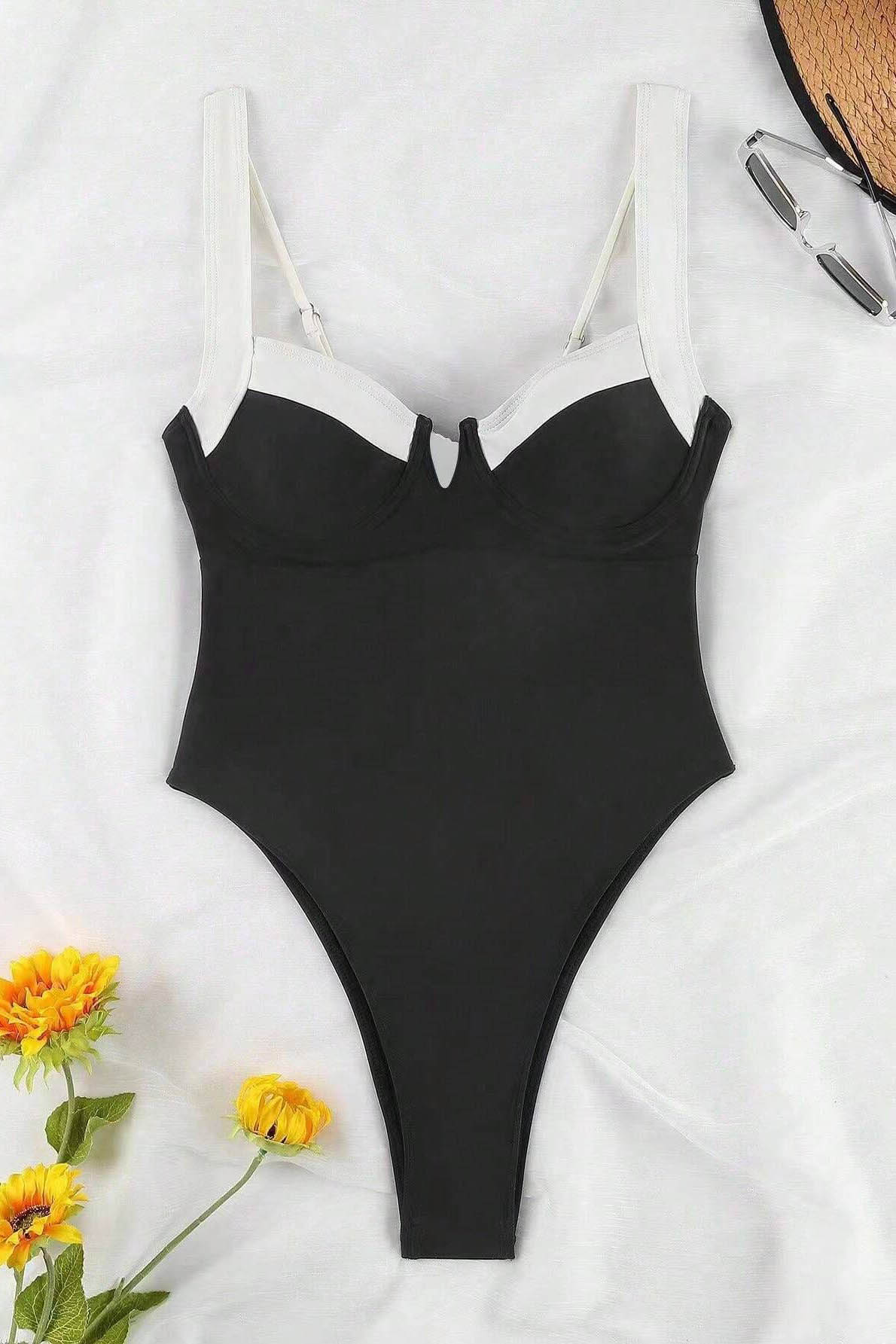 Maiô Patchwork Preto e Branco com Decote U