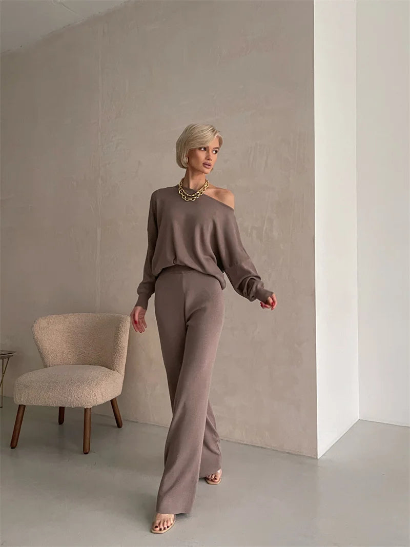 Conjunto Feminino de Blusa com Fechamento Trespassado e Calça Flare Cintura Alta - Amelia