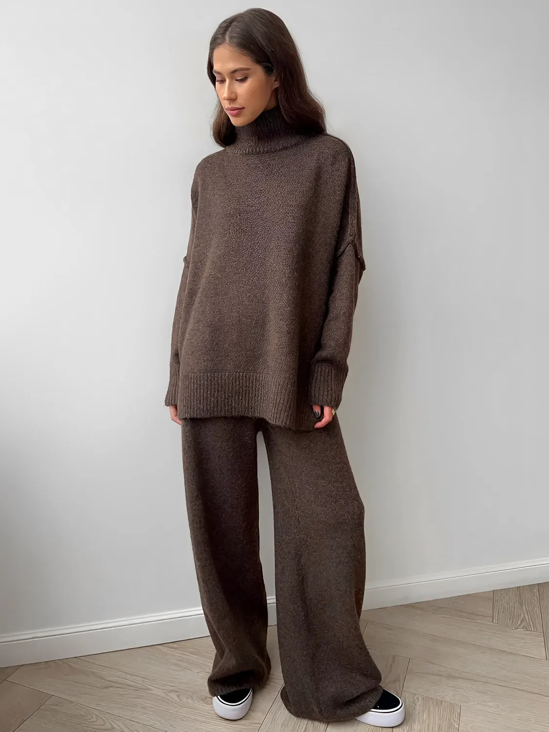 Conjunto Feminino de Tricô com Suéter Mullet Gola Alta e Calça Pantalona de Cintura Alta - Melanie