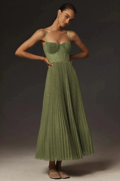 Vestido Midi com Bustier Plissado em Tule Fit e Flare