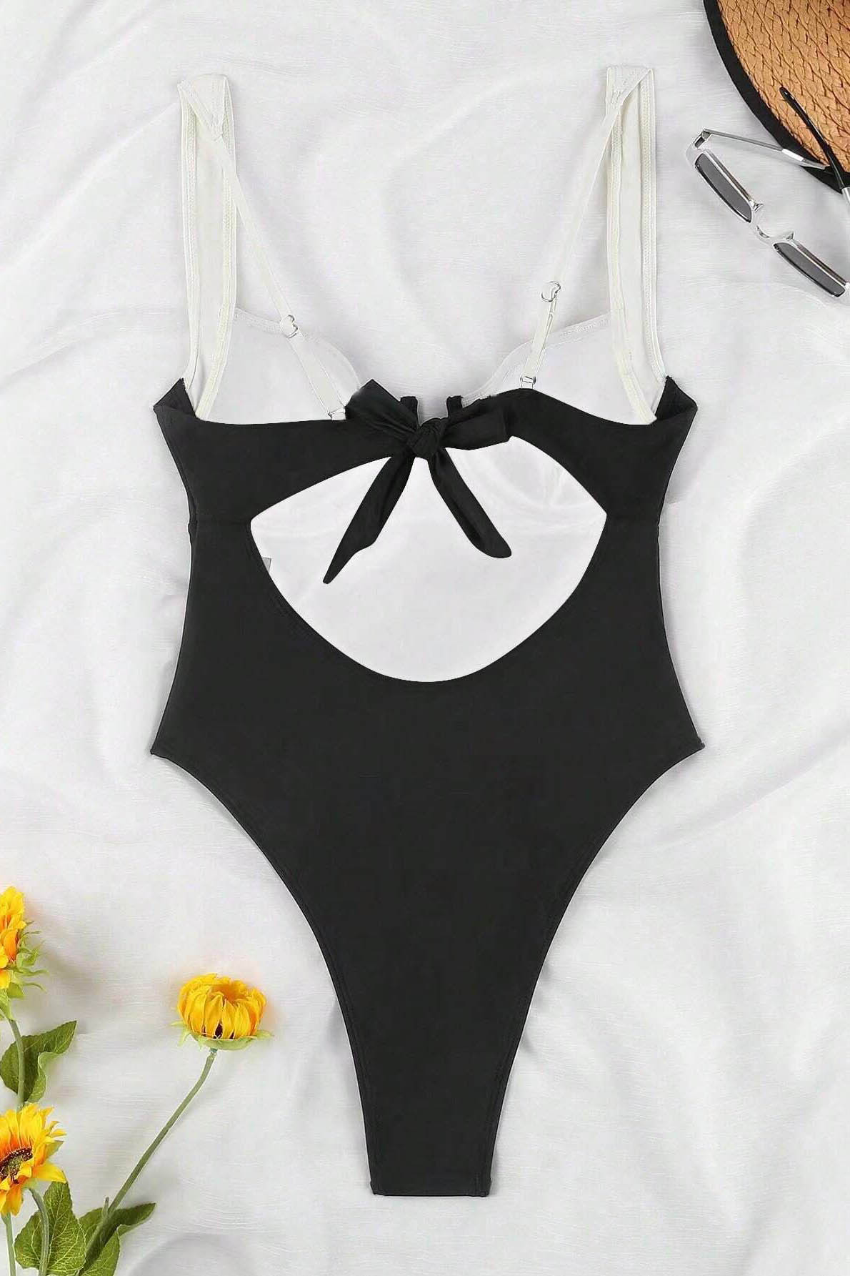 Maiô Patchwork Preto e Branco com Decote U