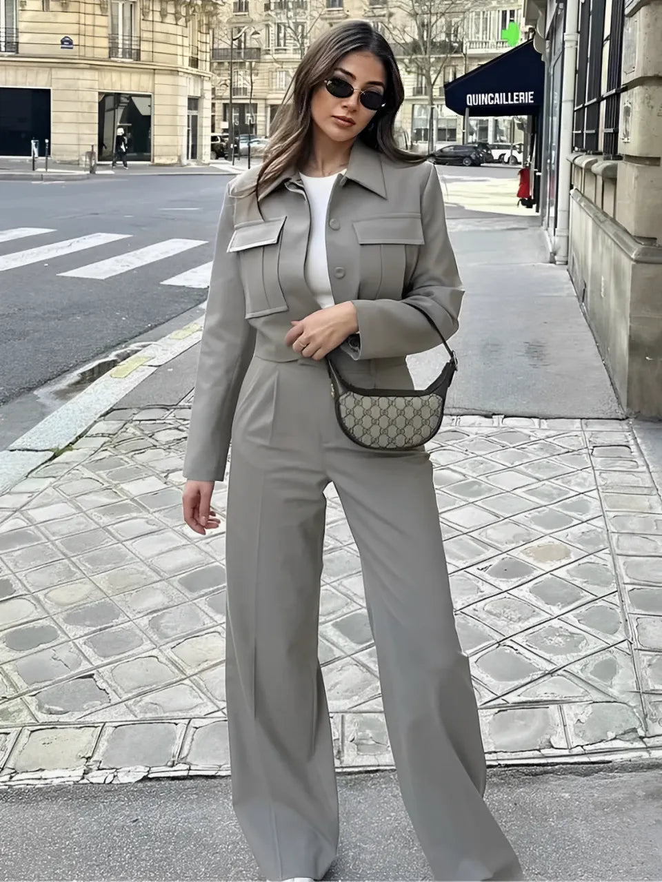 Conjunto Feminino Alfaiataria com Jaqueta Bomber e Calça de Cintura Alta Pantalona - Emily