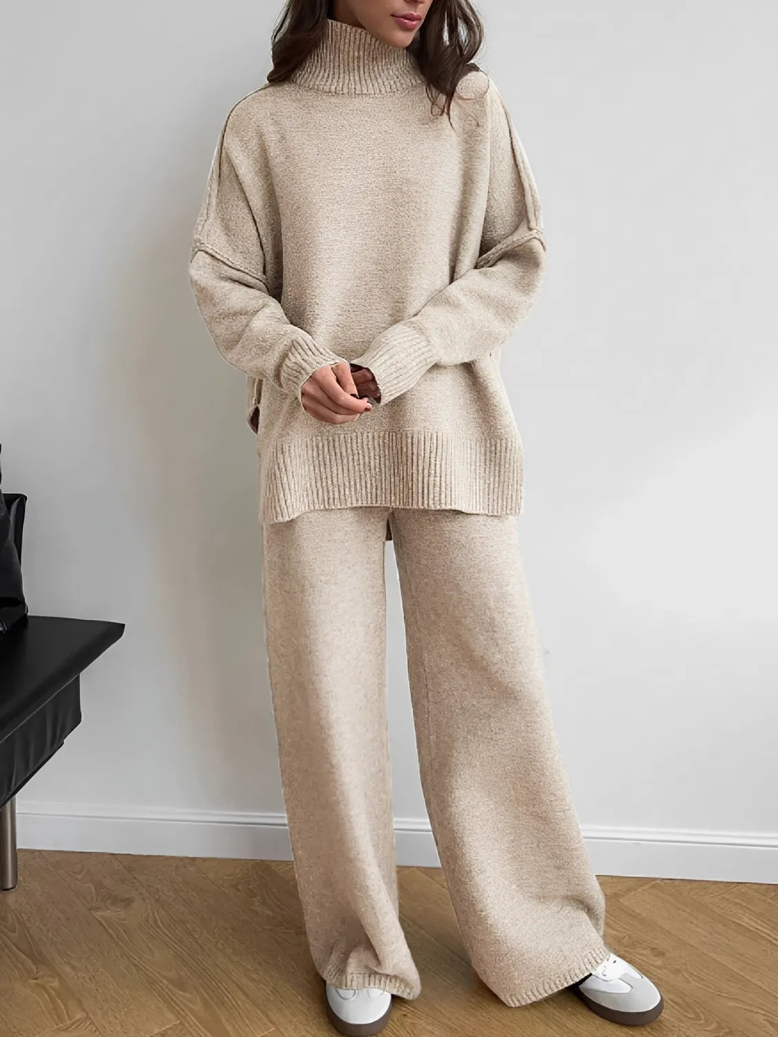 Conjunto Feminino de Tricô com Suéter Mullet Gola Alta e Calça Pantalona de Cintura Alta - Melanie