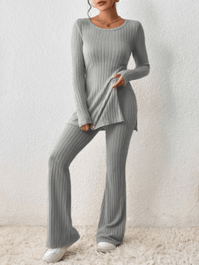 Conjunto Feminino em Tricô Canelado com Blusa Mullet Manga Longa com Fendas Laterais e Calça Flare com Cintura Alta Elástica - Sabrina
