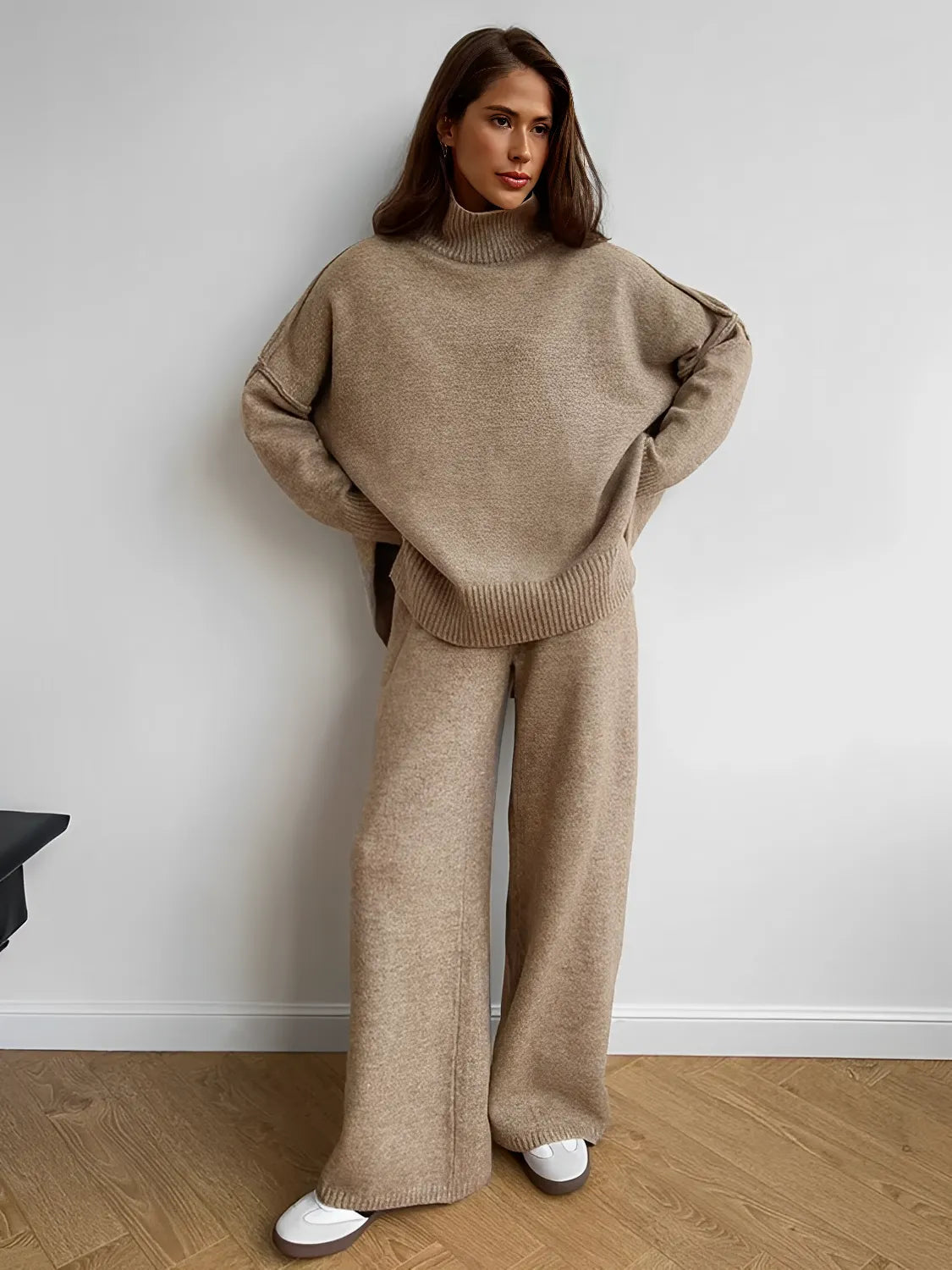 Conjunto Feminino de Tricô com Suéter Mullet Gola Alta e Calça Pantalona de Cintura Alta - Melanie
