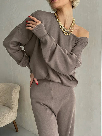 Conjunto Feminino de Blusa com Fechamento Trespassado e Calça Flare Cintura Alta - Amelia