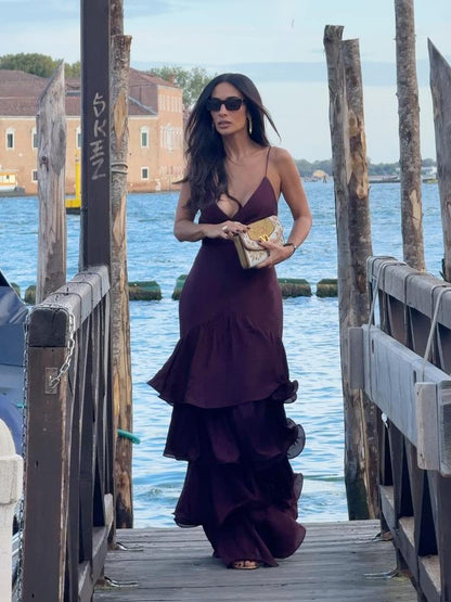 Vestido Longo Bordô com Babados em Camadas e Alças Finas