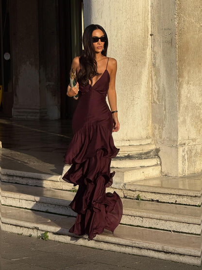 Vestido Longo Bordô com Babados em Camadas e Alças Finas