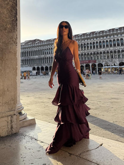 Vestido Longo Bordô com Babados em Camadas e Alças Finas