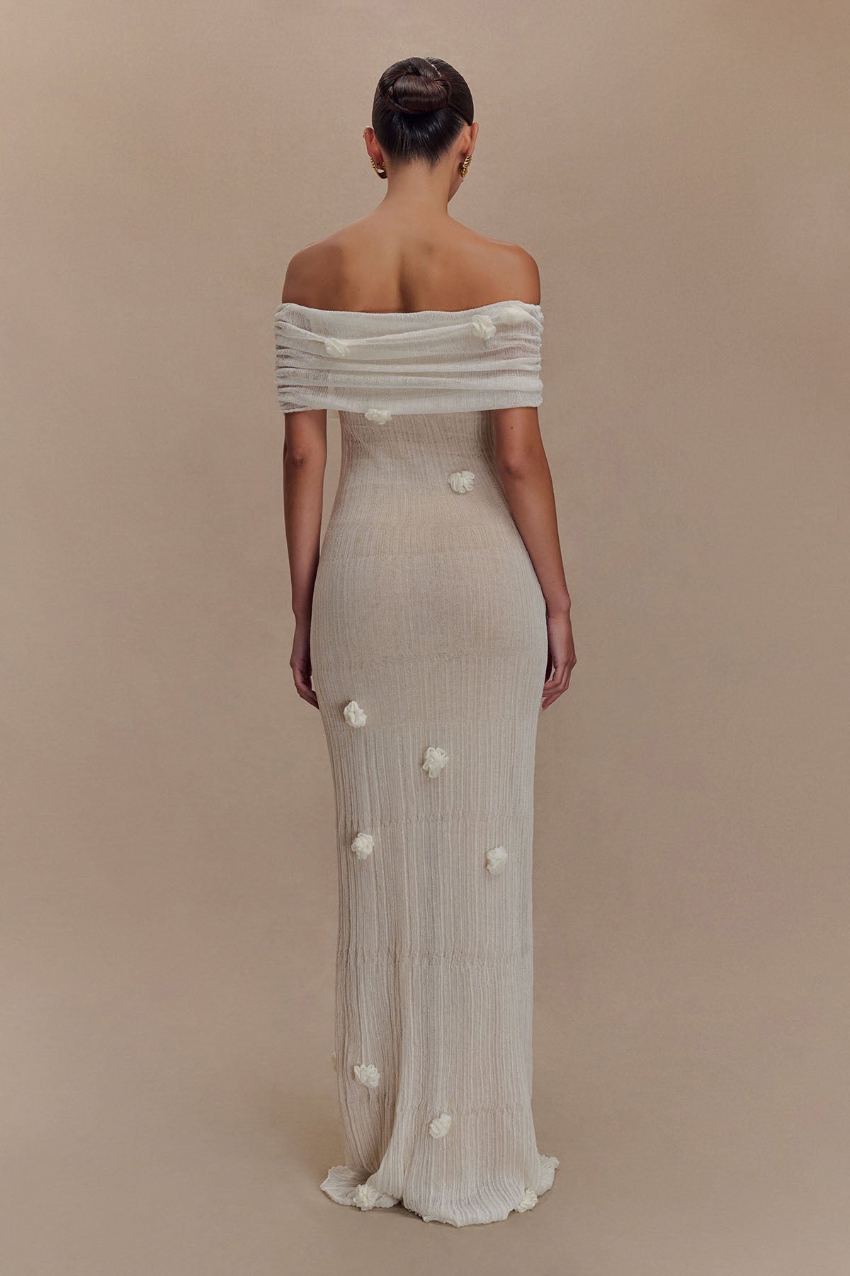 Vestido Longo Tricot Sereia Verde Claro Ombro a Ombro com Aplicações de Orquídeas