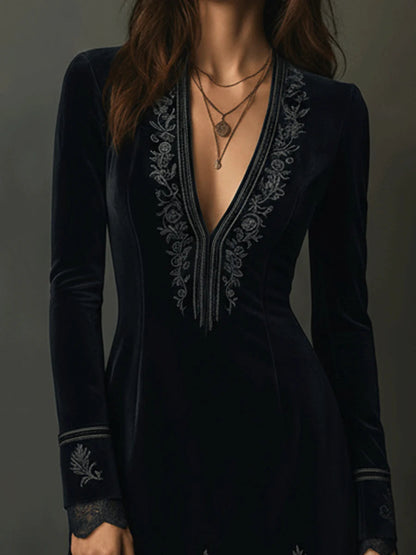 Vestido Curto Retrô Preto em Veludo com Renda Bordada